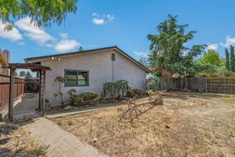 44 Del Vista Cir in Sacramento, CA - Building Photo - Building Photo