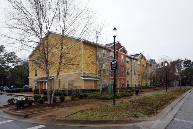 Morris Court III in Pensacola, FL - Foto de edificio - Building Photo