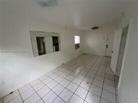 2430 SW 25th St in Miami, FL - Building Photo