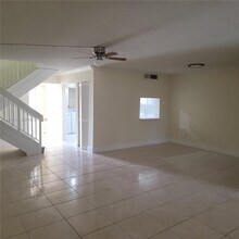 6699 Racquet Club Dr in Lauderhill, FL - Foto de edificio - Building Photo