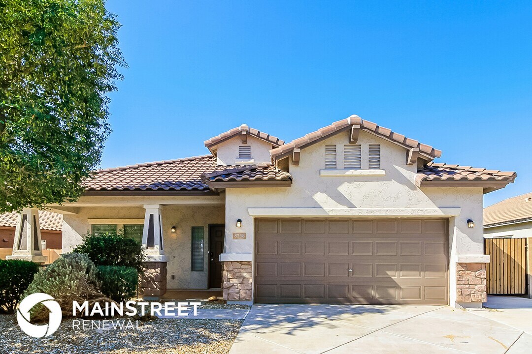 8738 S 57th Dr in Phoenix, AZ - Foto de edificio