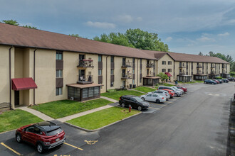 Coves at Columbus on Karl Road in Columbus, OH - Foto de edificio - Building Photo