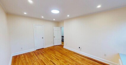 90-09 68th Ave in Queens, NY - Foto de edificio - Building Photo