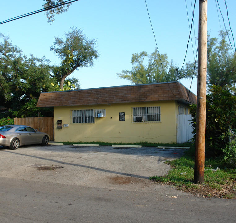 341 NE 77th St in Miami, FL - Foto de edificio