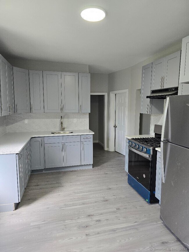 7 Ash St in Waterbury, CT - Building Photo - Building Photo