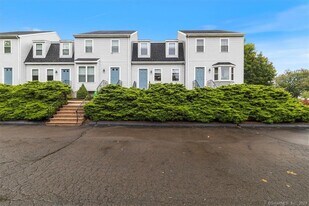 45 Hillside Ave in Branford, CT - Building Photo