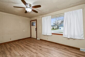 2744 W Sylvia Ct in Springfield, MO - Building Photo - Building Photo