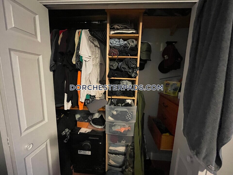 7 Whitman St in Boston, MA - Building Photo