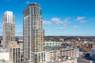 Trump Tower at City Center in White Plains, NY - Foto de edificio - Building Photo