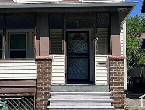 891 E 131st St in Cleveland, OH - Building Photo - Building Photo