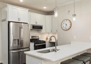 1002 Ribbon Limestone Terrace SE in Leesburg, VA - Building Photo - Building Photo