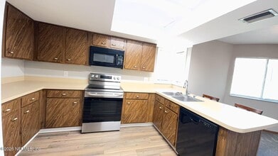2 Pinehurst Pl in Palm Coast, FL - Building Photo - Building Photo