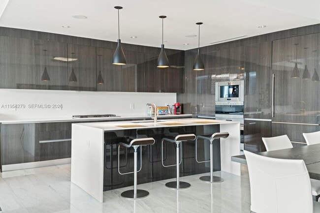 3300 NE 188th St in Aventura, FL - Building Photo - Building Photo