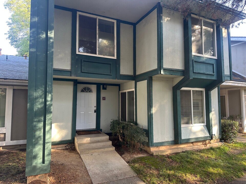 151 Fairgrounds Dr in Sacramento, CA - Building Photo