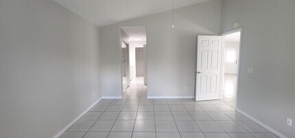 451 10th Pl in Vero Beach, FL - Building Photo - Building Photo