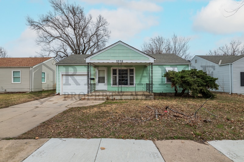 2056 Poplar St in Wichita, KS - Building Photo