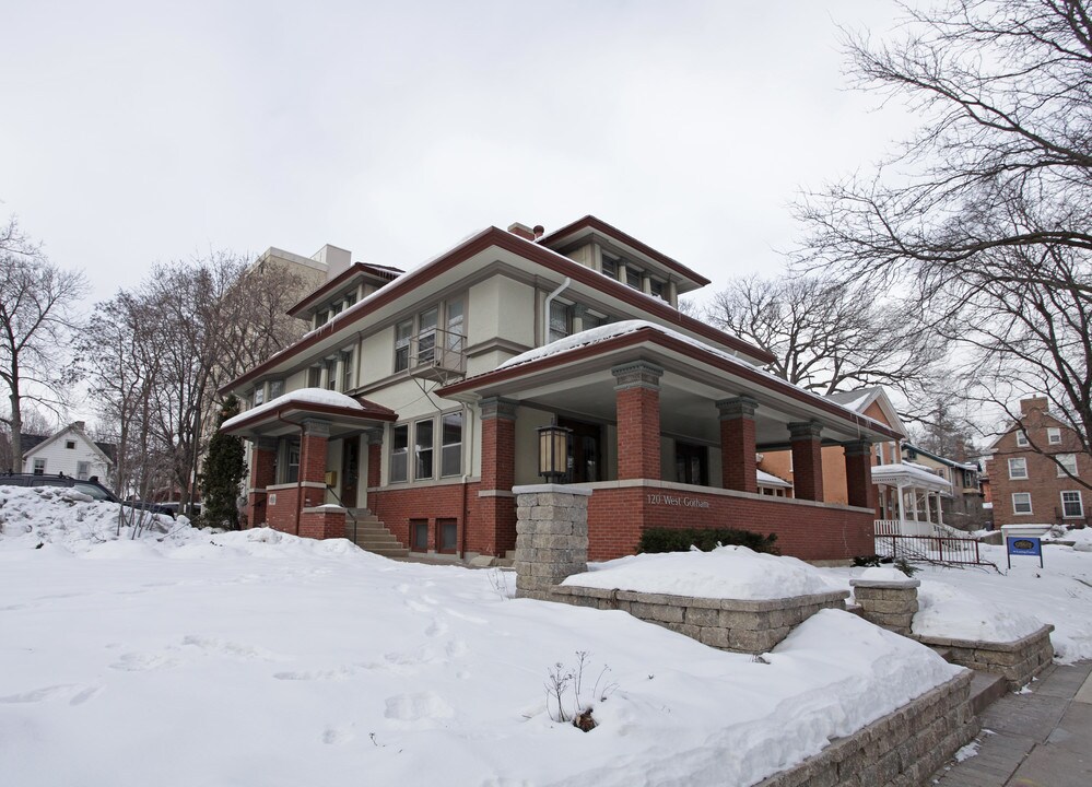 120 W Gorham St in Madison, WI - Building Photo