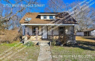 2753 W Nichols St in Springfield, MO - Building Photo