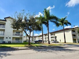 11201 NW 89th St in Doral, FL - Building Photo