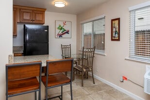 Los Olivos Apartments in Fresno, CA - Building Photo