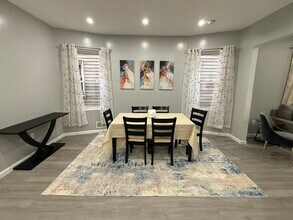 72 Seymour Ave in Newark, NJ - Foto de edificio - Building Photo