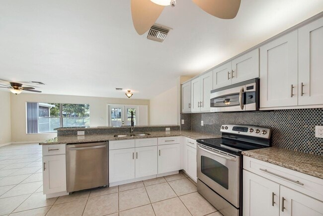 1132 W Lakes Dr in Deerfield Beach, FL - Building Photo - Building Photo
