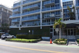 9940 W Bay Harbor Dr in Bay Harbor Islands, FL - Building Photo - Building Photo