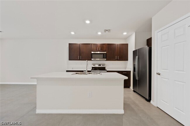 15071 Wildflower Cir in Naples, FL - Building Photo - Building Photo