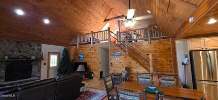 9 Hemlock Dr in Schroon Lake, NY - Building Photo - Building Photo