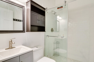 409 Constitution Ave NE, Unit 2 in Washington, DC - Building Photo - Building Photo