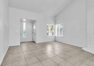 6930 Trovita Way in Citrus Heights, CA - Foto de edificio - Building Photo