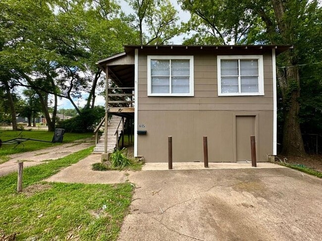 property at 605 Mockingbird Ln