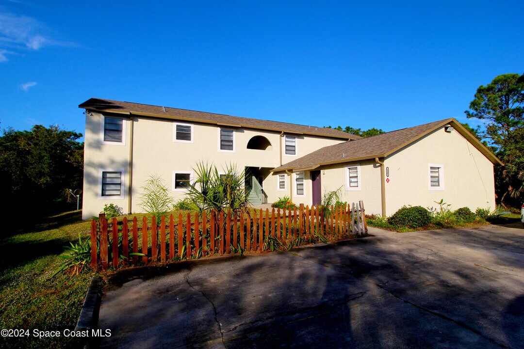 440 Mercury Ave SE in Palm Bay, FL - Building Photo