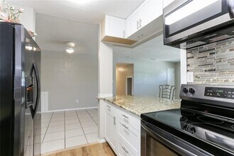 3828 Neptune Dr SE in St. Petersburg, FL - Building Photo - Building Photo