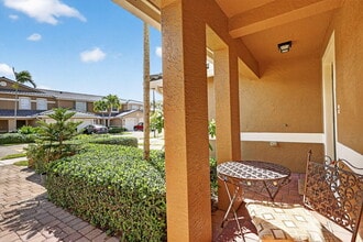 2990 SE Lexington Lakes Dr in Stuart, FL - Building Photo - Building Photo