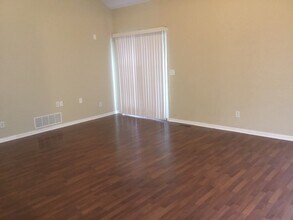 220 Kemperwood Dr in Pataskala, OH - Building Photo - Building Photo