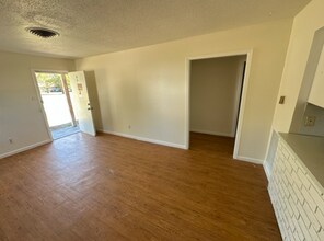 363 State Hwy 75 N in Huntsville, TX - Building Photo - Building Photo