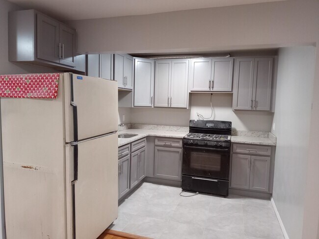 99 Ferry St-Unit -2 in Jersey City, NJ - Building Photo - Building Photo