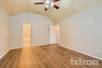 110 Forest Park Ln in Red Oak, TX - Foto de edificio - Building Photo