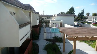 Legacy Condominium Apartments in El Cajon, CA - Foto de edificio - Building Photo