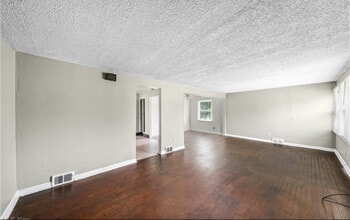 1369 Adelaide Ave SE, Unit 2 in Warren, OH - Foto de edificio - Building Photo