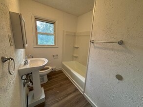 103 Hanks St in Galax, VA - Foto de edificio - Building Photo