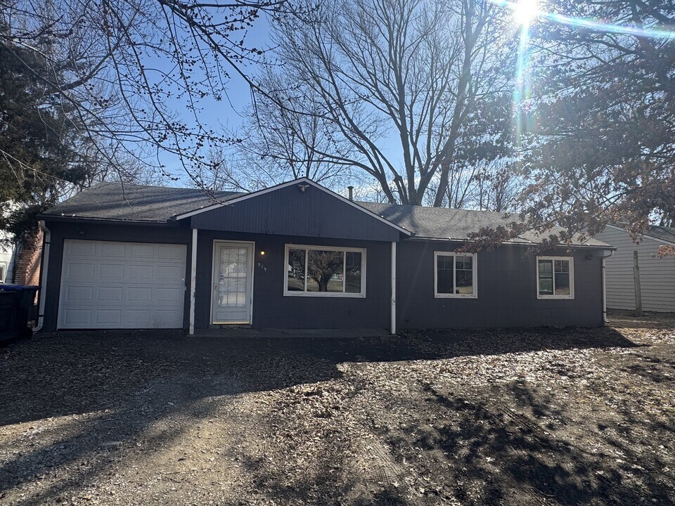 919 SW Croix Pl in Topeka, KS - Building Photo