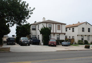 1049-1055 Loring St in San Diego, CA - Foto de edificio - Building Photo