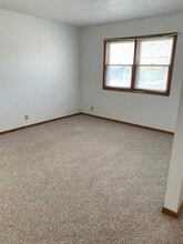607 Blaine St, Unit 2 in Norfolk, NE - Foto de edificio - Building Photo