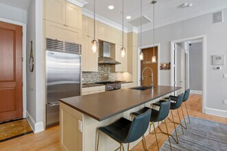 421 Chestnut St, Unit 404 in Philadelphia, PA - Building Photo - Building Photo