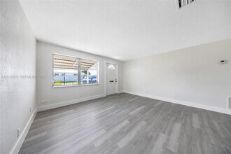 2520 NW 2nd Dr in Pompano Beach, FL - Building Photo - Building Photo