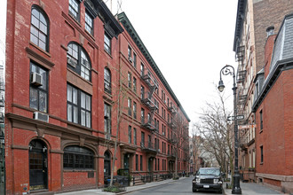 62-68 Barrow St in New York, NY - Building Photo - Building Photo