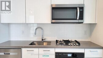 195 McCaul St in Toronto, ON - Building Photo