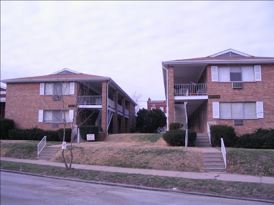 Broadview Apartment in St. Louis, MO - Foto de edificio